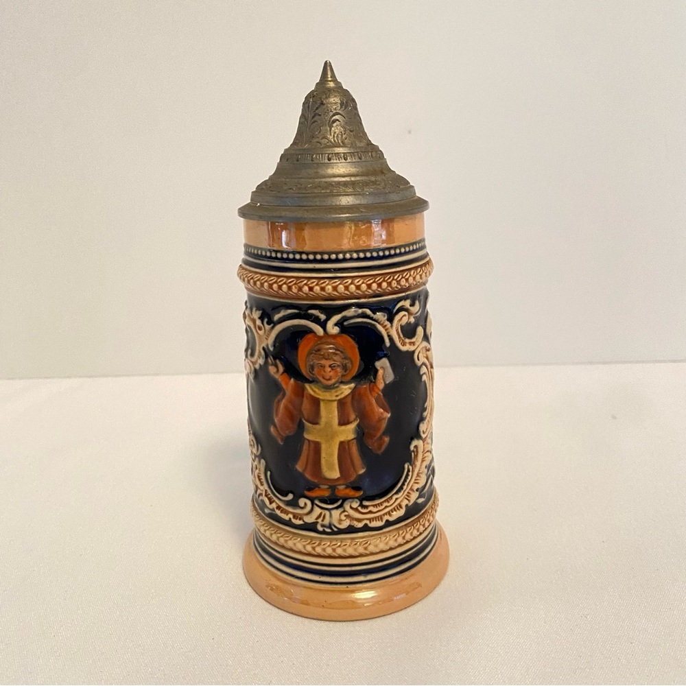 German Beer Stein With Hinged Lid Vintage 1/4 L